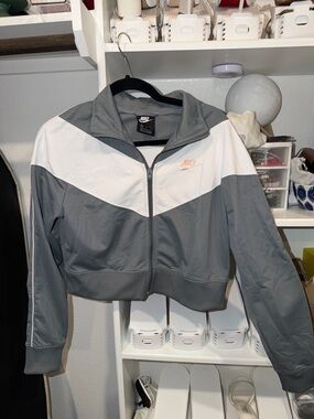 Nike Women's Gray and White Zip-Front Cropped Jacket